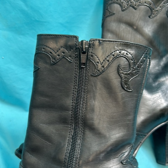 2pr Antonio Melani  pleather,size 8.5 boots. One pr is black , other is caramel - Picture 4 of 16